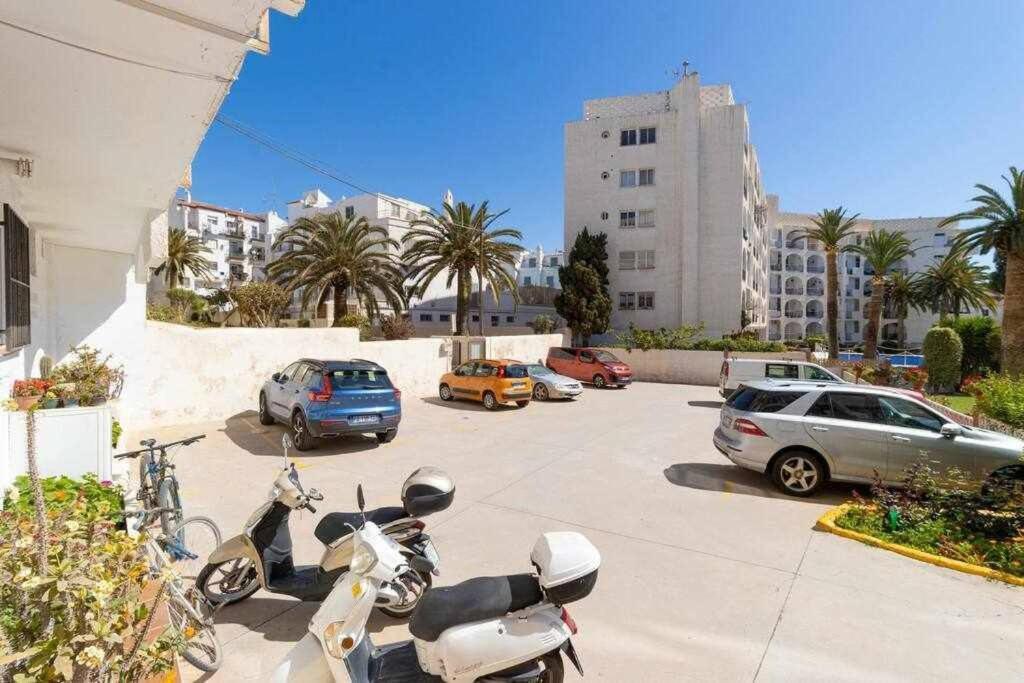 Apartment 2 Bedroom In With Pool And Seaview